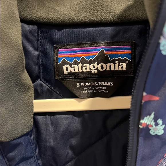 Women’s Snowbelle Patagonia Ski Coat Navy Blue with Floral Bird Pattern - Picture 2 of 4